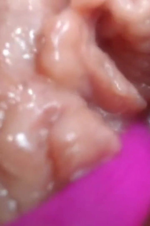 她在达到高潮和喷射时湿润了, 特写