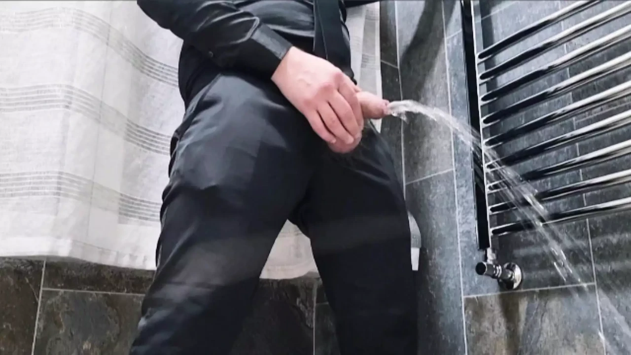 I LOVE TO MAKE YOU WATCH | WHILE CUMMING AND PISSING – MOANING AND ENDLESS HANDJOB WITH A HUGE ITALIAN COCK