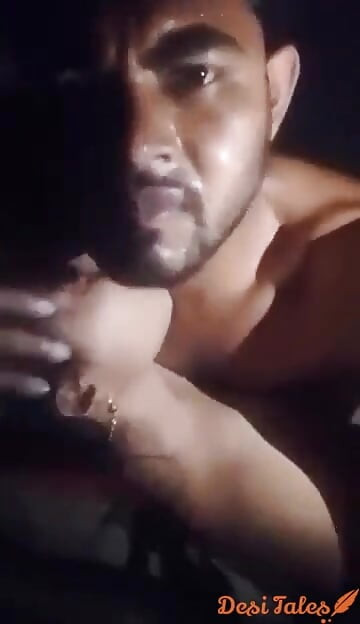 Meeting my girlfriend in late night in her home to surprise her