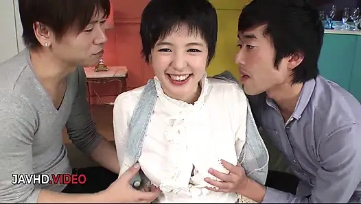 Wilde japanische puppe sakura aidas dampfende blowjob-erfahrung