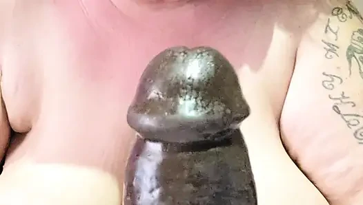Mengisap tip membuat dia lebih banyak cum grips