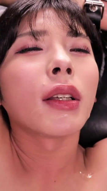 Ключовий момент від "Мацуміне Кохаку - тренування глибокого заглоту! Масове ковтання! Збочене коло транс-коханців."