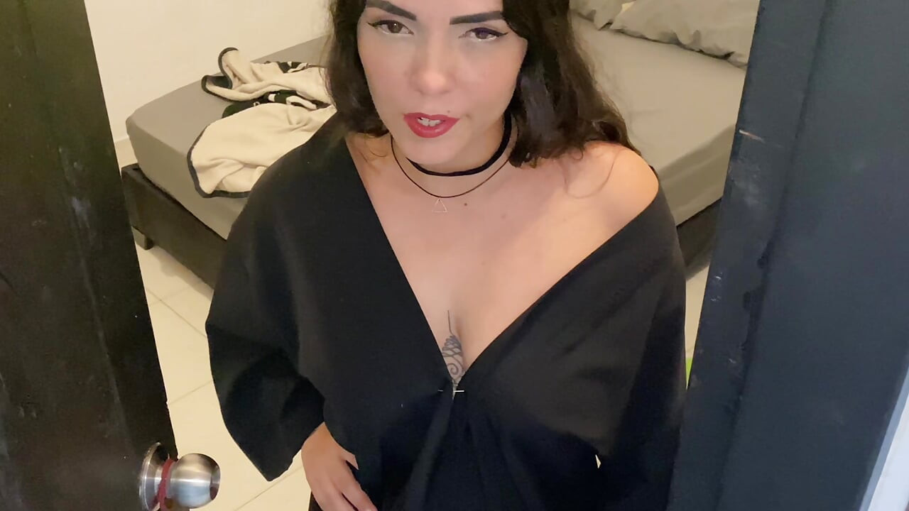 LATIN STEPMOM LETS ME SHARE HER BED! - PORN IN SPANISH