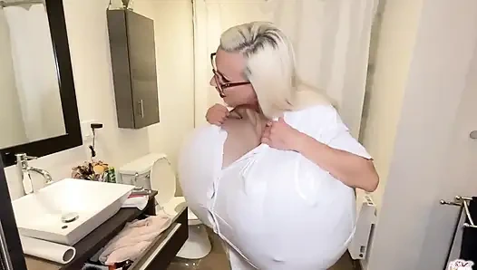 Parfum göğüslerimi şişiriyor! Deri ceket tutamıyor!