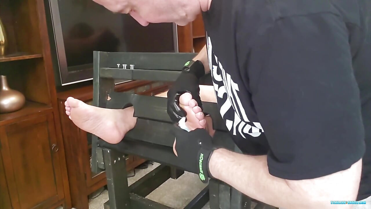 The tickle monster has tickle gloves!