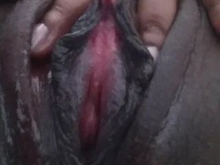 Grande diteggiatura di figa bagnata carnosa clitoride