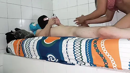 Я пошла в шлюху трахать шлюх, это была брюнетка, которая знала, как двигаться этой задницей больше всего