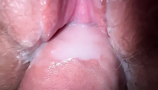 Close up - ngentot sama teman sekamarku yang masih remaja dan crot di memek berbulu