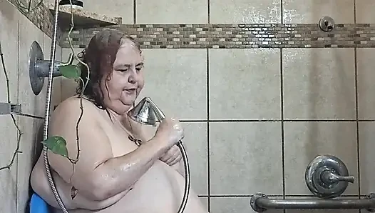 Вики, Большая Красивая Медсестра, Потеет И Хочет В Туалет!