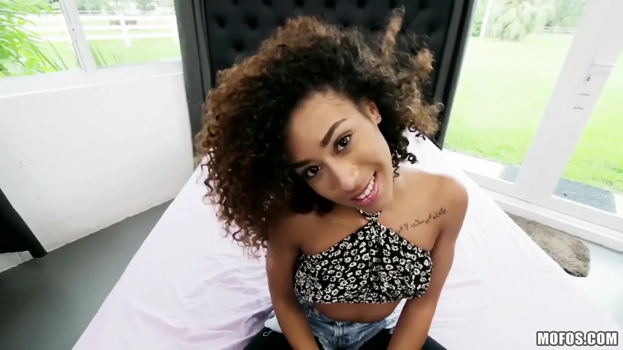 Dont Break Me - Ex-cheerleader Kendall Woods Is Brand New to the Business,