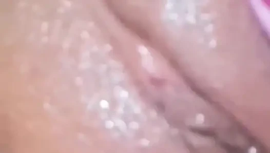 Kolumbianische frau berührt sich lecker