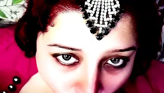 Istri Mata Biru Cantik Bengali India dengan bos kantor