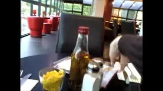 Restoranda hızlı yanıp sönme
