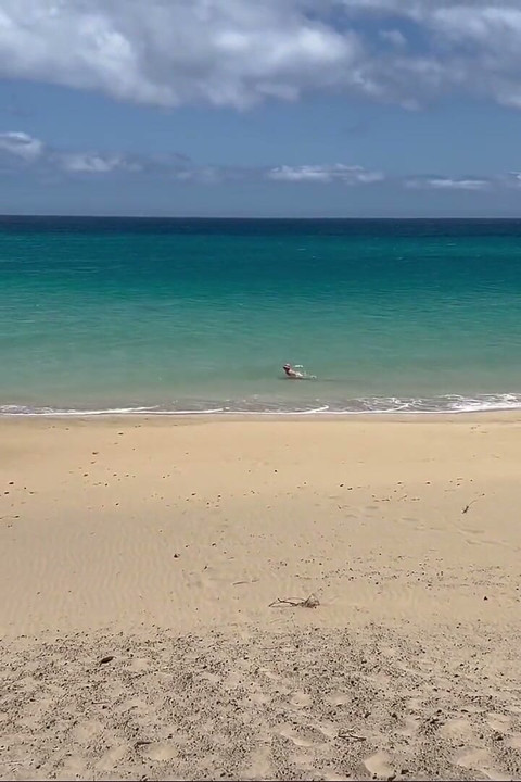 Naked Beach MILF Helps a Jerking Stranger - Cum on Her Ass