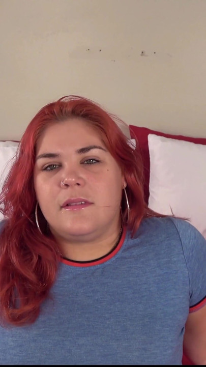 Desperate Amateurs Nina e Rae recebem suas xoxotas apertadas marteladas com força por grande pau duro | Clipe 1