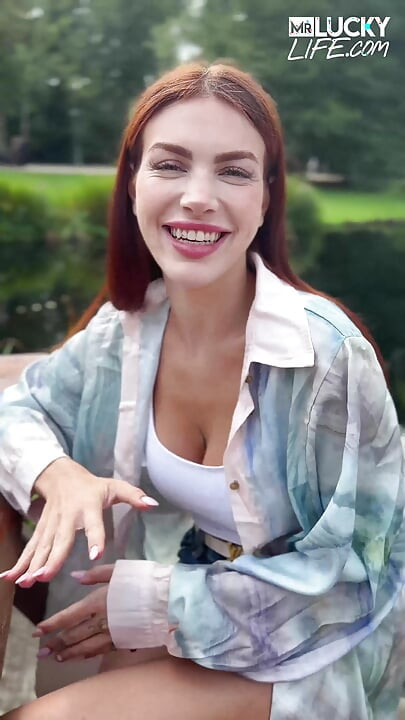 Peituda gata Apra Shay dá boquete incrível
