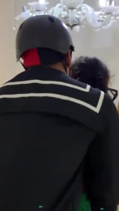 Kiko se folla a Chiquinha - chaves especiales | Clip 1