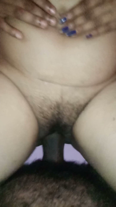 흑인 대물 자지에게 따먹히는 마누라 공중에서 그녀의 귀여운 발에 따먹기! | 클립 1