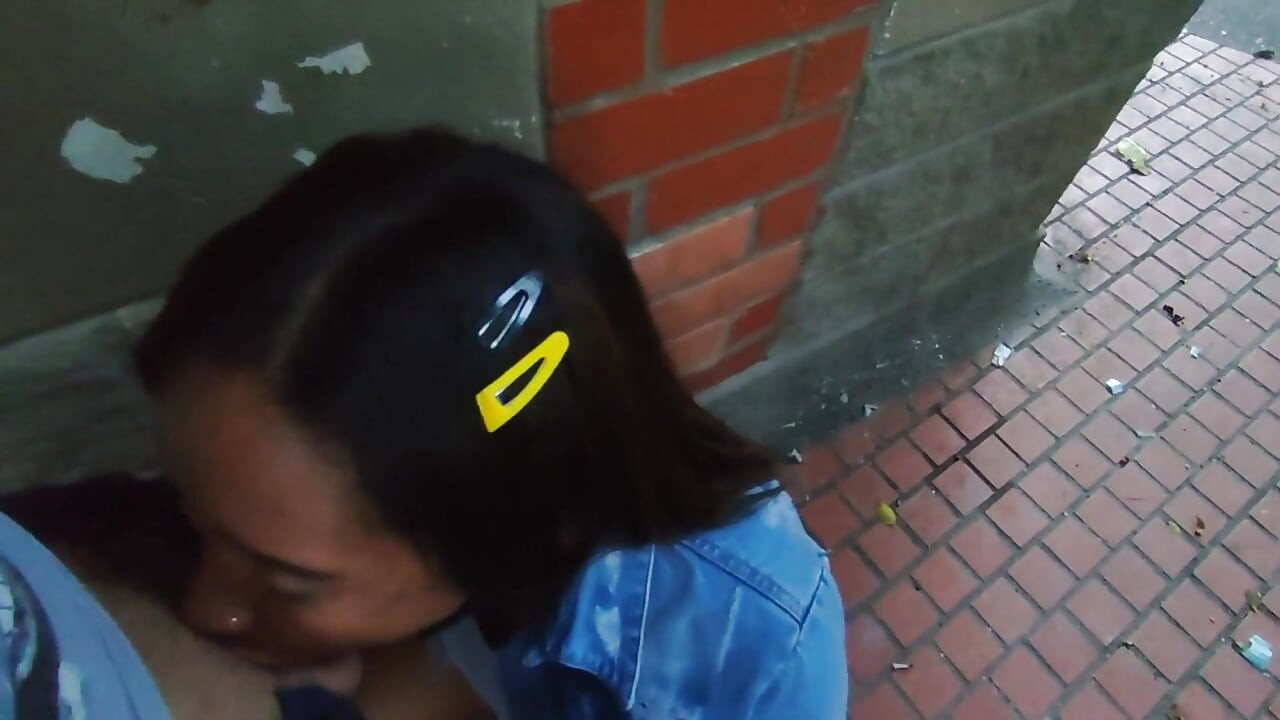 Colombian Woman Has Sex in Public with a Tourist