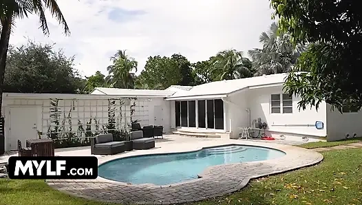 Lolly Dames ve Bess meme yıldızı çirkin klasik film porno parodisinde