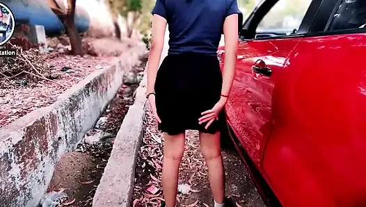 Yol kenarında yabancının yanında azdırıyor ve fışkırtıyor