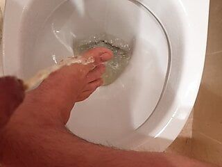 Pieds de pisse masculins