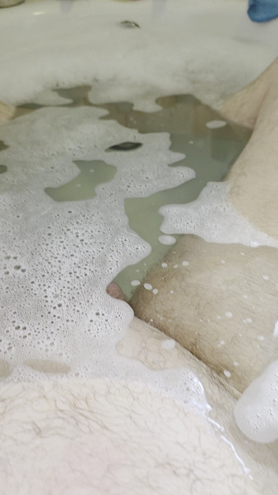 Hi girls, just lounging in the bath thinking of all you beautiful trans girls and crossdressers