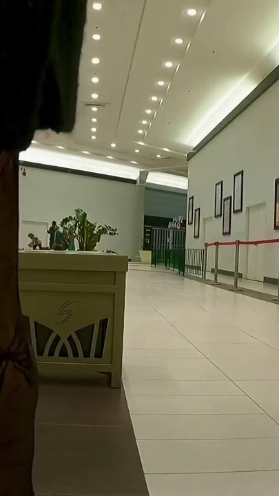 Spektakularan trenutak iz "Mall Flash In Sissy Chastity"