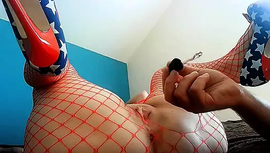 Saya menangkap ibu tiri saya masturbasi dengan pemuas. tidak dapat dipercaya bagaimana labianya bergetar.