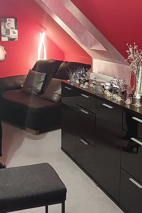 जर्मन नानी उत्तेजित हो जाती है और मजेदार रोमांच चाहती है