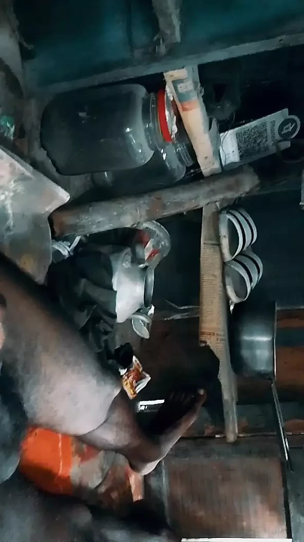 Cậu bé Ấn Độ cu to Ấn Độ