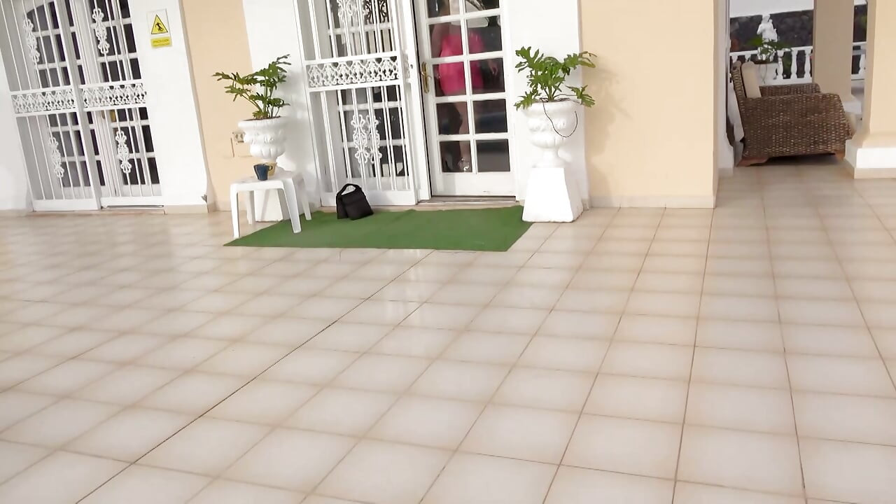 وقحة الشعر الوردي موانئ دبي مهرجان اللعنة وراء الكواليس