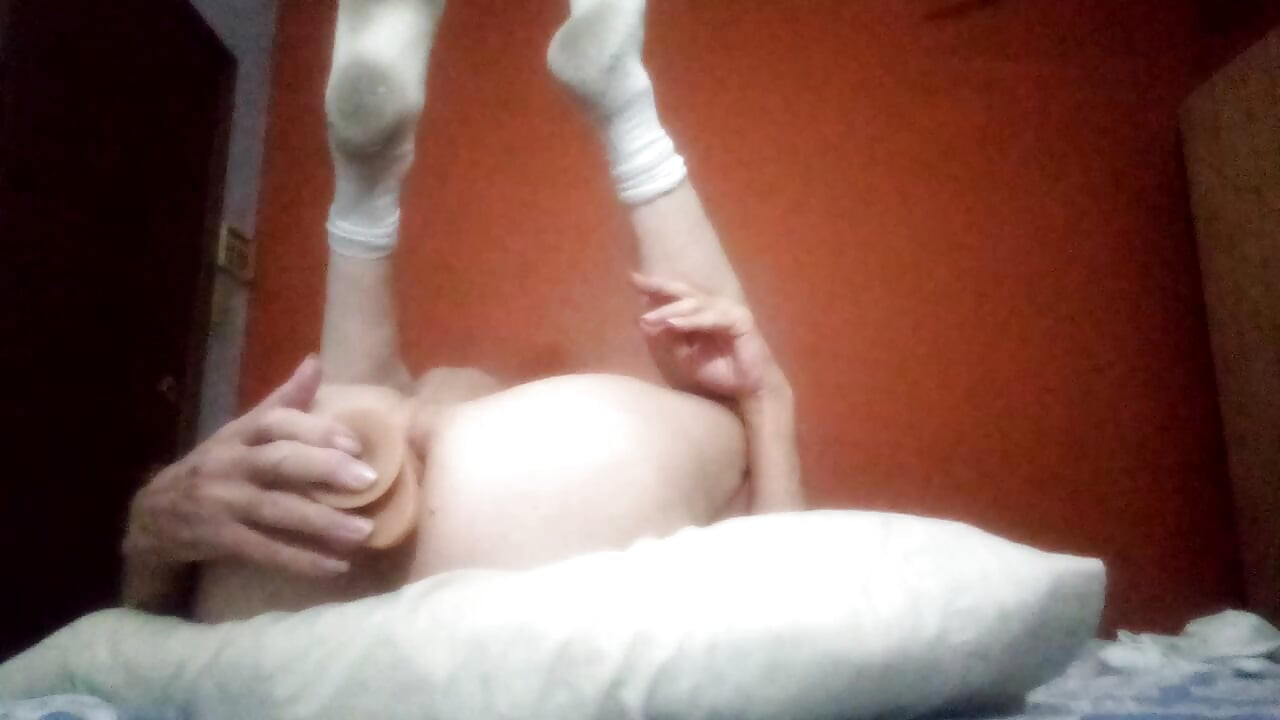 Mere dildo choosne aur chodne ke saath khelna