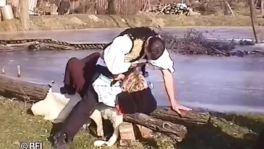 Mature slut does the job