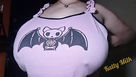 Хочешь поиграть с моими Huge Natural Tits Katty Milk?