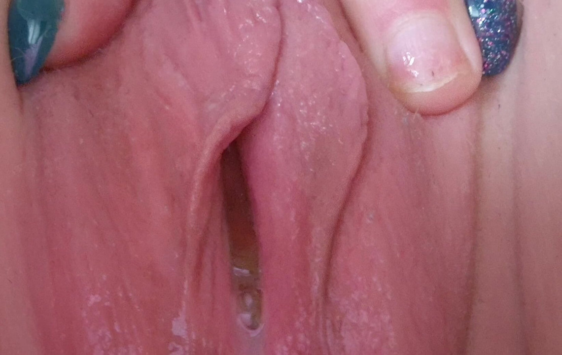 Naciskając spermę po ładnym seksie, z znacznie młodszym facetem💦