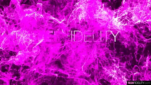 Minik latin hazel kalp dölleniyor