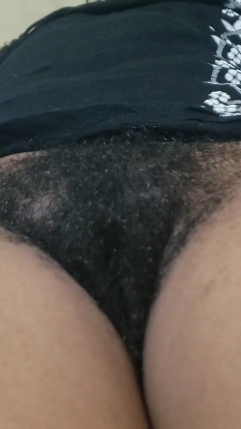 Pussy close-up creëert onweerstaanbare slaapkamerspanning met verleidelijke close-up beelden | Clip 1