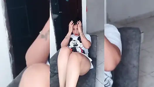 18-летняя брюнетка с большими отвисшими сиськами из Нью-Йорка Соединенные Штаты трахает большой хуй ее сводного брата 1