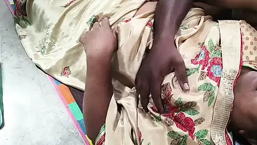 Сиськи сосут