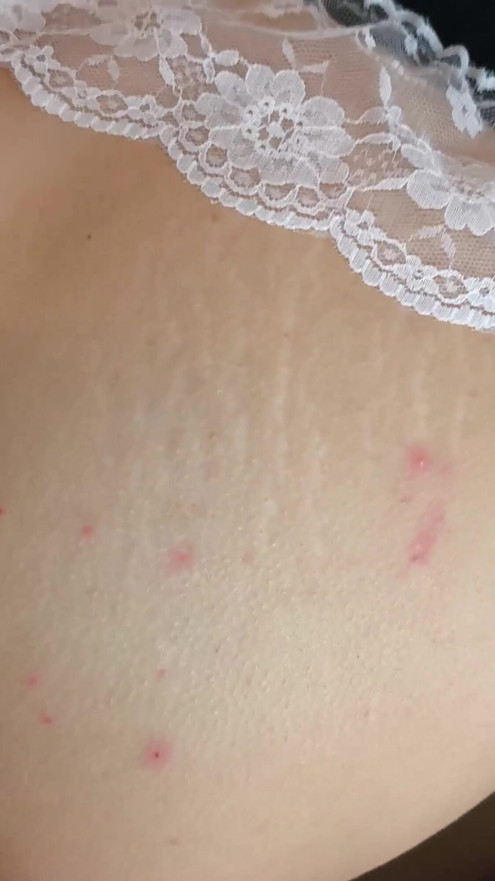 Kukold slikker fremmeds sæd av konas rumpe. dp. del 1. ep 13223 | klipp 1