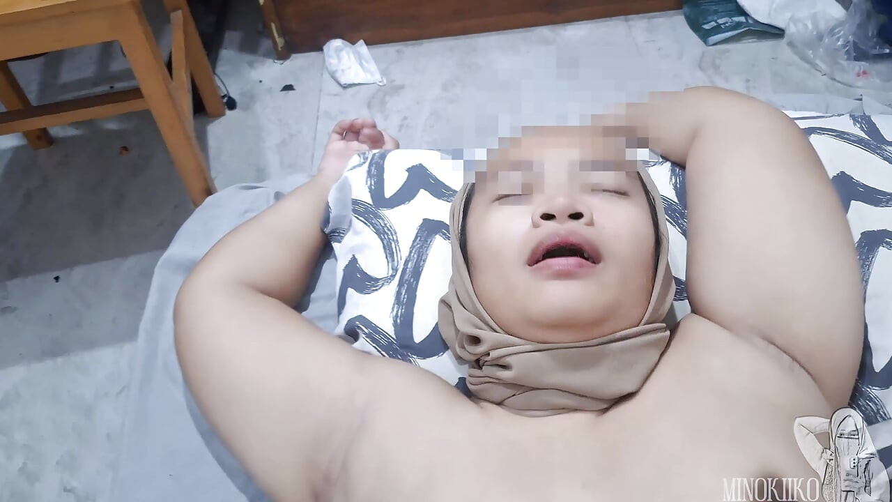 Horny Hijab Wife Cheats with Stranger to Feed Her Wet Pussy - Minokiiko