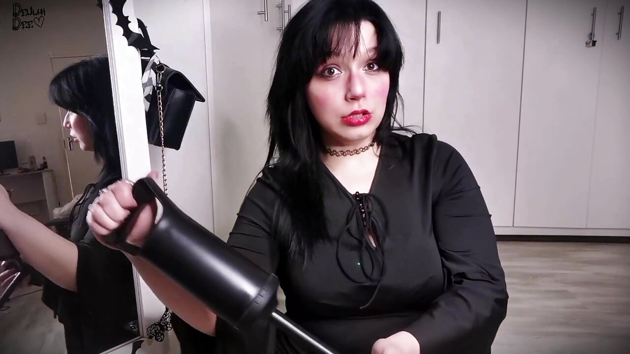 Witch Palm Reader Pumps & Rides You Until You Pop!