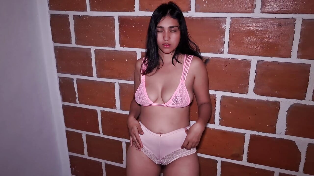 La Inalcanzable Se Deja Coger De Su Vecino Quele Encanta En Vestido