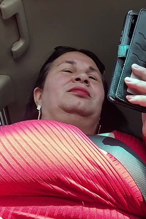 Video untuk Peminat; Riderqueen di jalan raya.