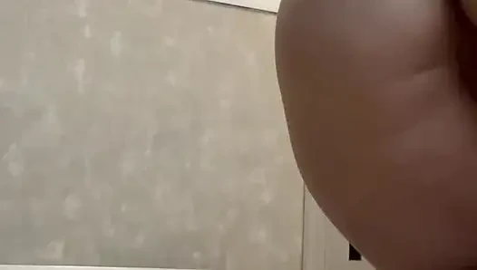 Heute kann ich nicht aufhören, meine Brüste zu zeigen