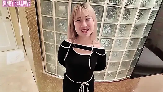 Грудастые объятия крупным планом? Нулевое расстояние, давление, шелковистая кожа и глубокое декольте, которые отсасывают все сдержанность