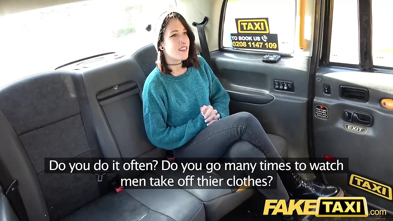 A hamis taxi vékony minx szemtelen és meztelen lesz