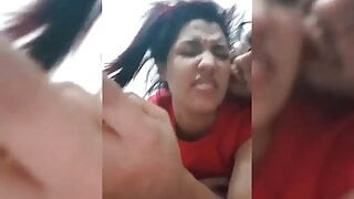 Adolescente morena amateur caliente con ganas de follar a su compañero lo invitó a casa con la excusa de estudiar, pero no fue así