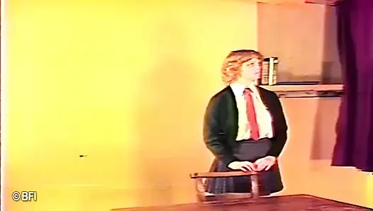 Armes teenie-hottie wird in der klasse in den arsch versohlt